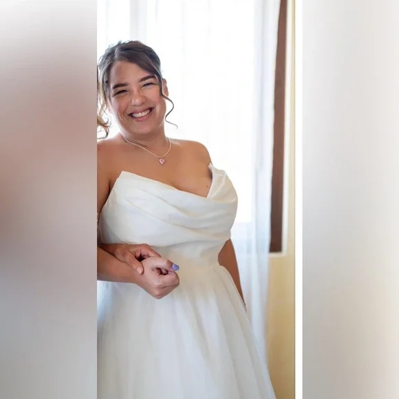 Elegant White Wedding Dress - Picture 2 of 10